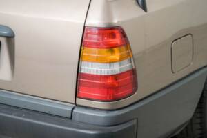 Image 30/50 of Mercedes-Benz 300 TD (1986)