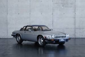 Image 6/47 of Jaguar XJ-SC 5.3 (1987)