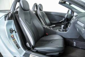 Immagine 16/50 di Mercedes-Benz SLK 200 Kompressor (2004)
