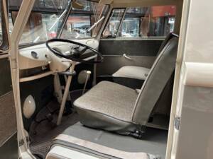 Image 17/36 of Volkswagen T1 minibus (1963)