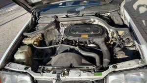 Immagine 23/33 di Mercedes-Benz 230 E (1992)