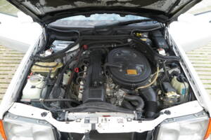 Image 31/71 of Mercedes-Benz 300 E 4-Matic (1990)