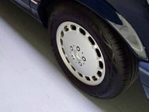 Image 20/24 of Mercedes-Benz 300 SE (1990)