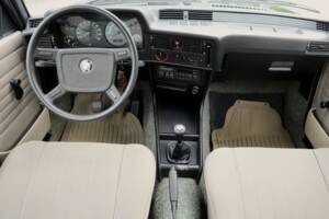 Image 3/50 of BMW 323i (1980)