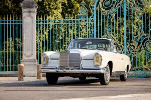 Image 18/18 of Mercedes-Benz 220 SE b (1962)