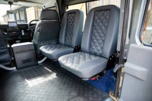 Image 28/50 of Land Rover Defender 90 "50th Anniversary" (1998)