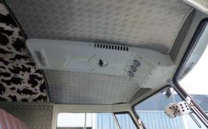 Image 13/18 of Volkswagen T1 panel van (1963)