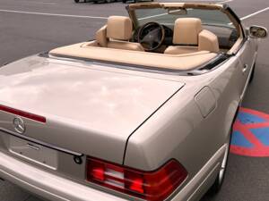 Image 12/25 of Mercedes-Benz SL 500 (1999)