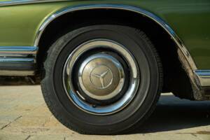 Image 36/50 of Mercedes-Benz 220 SE b (1964)