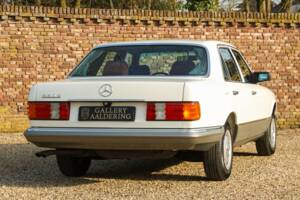 Image 7/50 de Mercedes-Benz 280 S (1988)