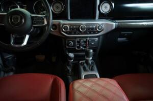 Image 18/29 de Jeep Wrangler 2.0T Sahara (2020)