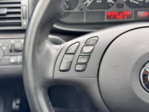 Image 42/57 of BMW 320i (2002)