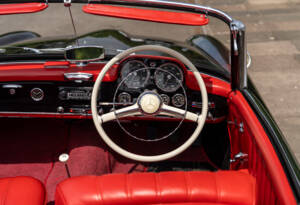 Image 15/28 of Mercedes-Benz 190 SL (1959)