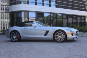 Image 11/75 of Mercedes-Benz SLS AMG Roadster (2012)