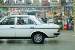 Bild 5/50 von Mercedes-Benz 230 (1977)