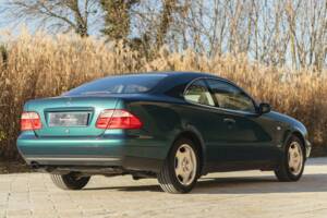 Image 13/50 of Mercedes-Benz CLK 200 (1997)