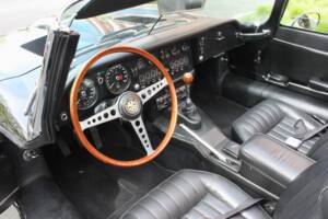 Image 11/24 of Jaguar E-Type (1970)