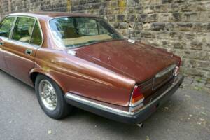 Image 7/14 of Jaguar XJ 12 (1982)