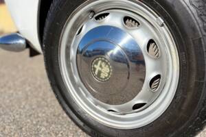 Image 21/23 of Alfa Romeo Giulia 1600 Spider (1963)