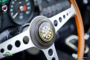 Image 32/60 de Jaguar E-Type (1969)