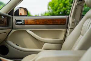 Bild 39/50 von Jaguar XJ6 3.2 (1995)