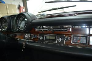 Immagine 19/48 di Mercedes-Benz 280 SE 3,5 (1971)