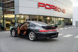 Image 60/63 of Porsche 911 Carrera 4S (2004)