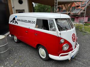 Image 2/10 of Volkswagen T1 panel van (1962)