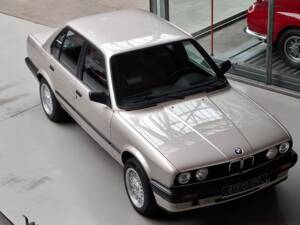 Bild 1/24 von BMW 318i (1989)