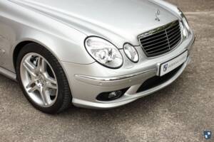 Image 31/72 of Mercedes-Benz E 55 AMG (2002)