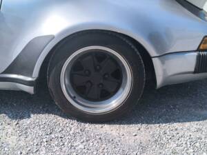 Image 30/40 de Porsche 911 Carrera 3.2 (1986)