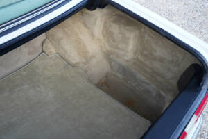Image 27/50 of Mercedes-Benz 560 SEC (1987)