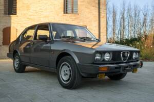 Image 2/50 of Alfa Romeo Alfetta Quadrifoglio Oro (1984)