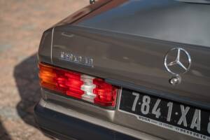 Immagine 13/73 di Mercedes-Benz 190 D 2.5 (1990)