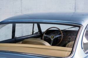 Image 42/50 of Ferrari 330 GT 2+2 (1964)