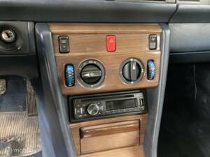 Bild 33/41 von Mercedes-Benz 300 D (1987)