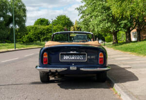 Image 6/28 of Aston Martin DB 6 Mk II Volante (1970)