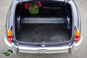 Image 40/42 of Jaguar Mk II 3.8 (1963)