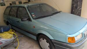 Image 3/10 of Volkswagen Passat Variant 1.8 (1991)