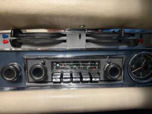 Image 34/38 de Mercedes-Benz 280 SL (1970)