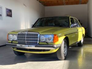 Bild 8/71 von Mercedes-Benz 250 (1979)