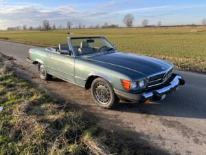 Immagine 2/8 di Mercedes-Benz 380 SL (1983)