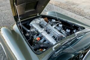 Immagine 33/36 di Aston Martin DB 6 Mk II (1970)