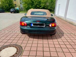 Image 3/10 de Mazda MX-5 1.6 (2000)