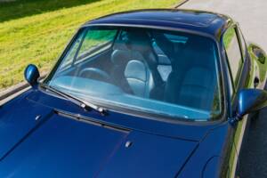 Image 16/52 of Porsche 911 Carrera 4 (1997)