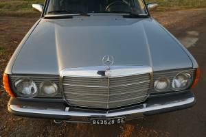 Image 14/22 of Mercedes-Benz 240 TD (1981)