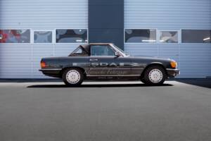 Image 28/29 of Mercedes-Benz 560 SL (1987)