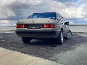 Image 6/12 de Mercedes-Benz 190 E 2.6 (1988)