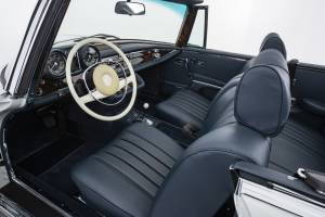 Image 14/33 de Mercedes-Benz 280 SE 3,5 (1970)