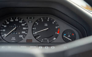 Image 57/80 of BMW 320i (1983)